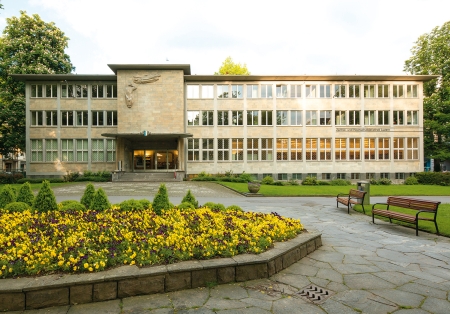 Zentral- und Hochschulbibliothek Luzern Zentral- und Hochschulbibliothek Luzern - Partner des Quaternio Verlags Luzern